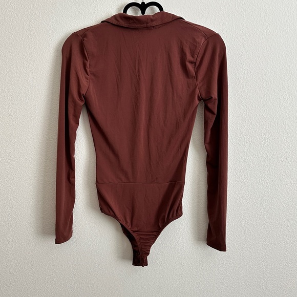 NWT Guess Brown Ruched Collared Long Sleeve Snap Button Closure Bodysuit Size XS - Picture 2 of 9